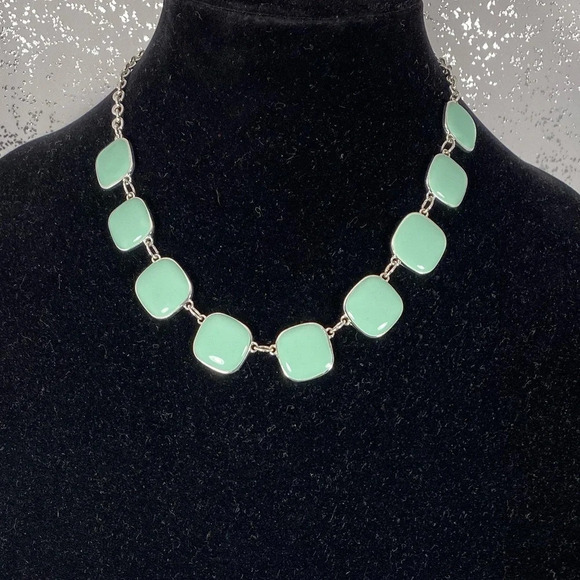 🆕 Color Brand Silver & Green Square Necklace - Picture 3 of 4
